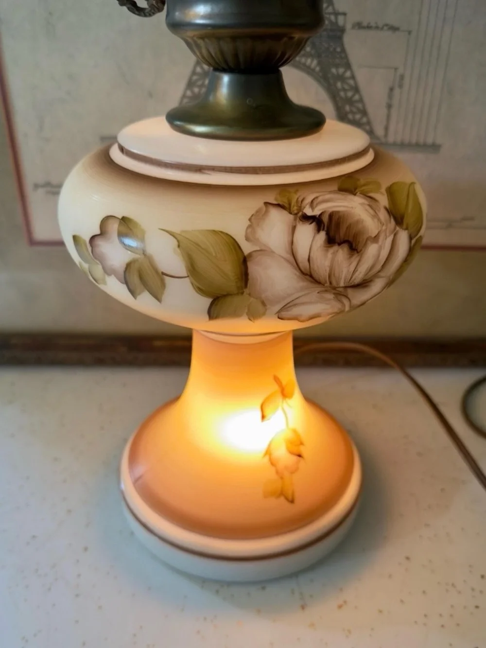 VTG Gone With The Wind  Floral Glass Table Lamp in Cream, Gold and Brown